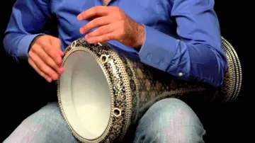 بررسی و شناخت ساز داربوکا (تمپو)